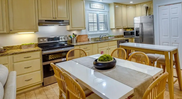 Коттедж Charming Panama City Beach Cottage - Walk to Ocean