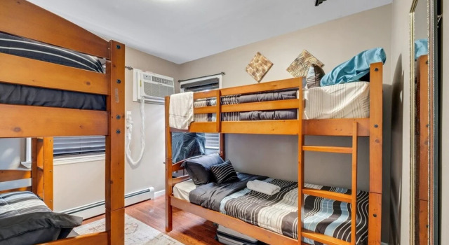 Modern Cozy 3br Home Just 10 Mins From Jfk! 3 Bedroom Residence by RedAwning, Забронировать Дом для отпуска Отели Нью-Йоркской агломерации с парковкой, Парковка