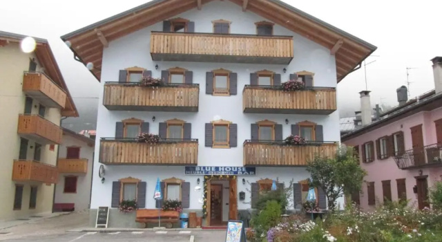 Meublè Blue House, Забронировать Отель Ауронцо-ди-Кадоре Кадоре, рядом с Кресельный подъёмник Тайарецца-Малон (нижняя станция)
