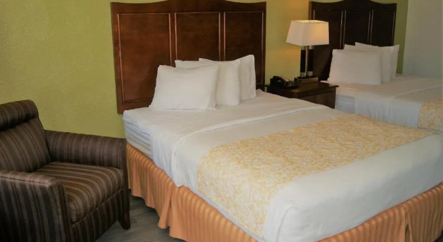 Willow Tree Inn Branson, Забронировать Отель Отели Table Rock Lake с парковкой, Парковка