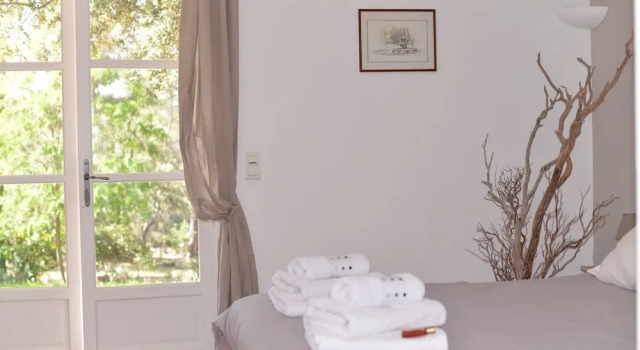 La Bastide De L'aube Chambre d hôtes, Забронировать Отель «постель и завтрак» Сен-Марк-Жомгард Буш-дю-Рон