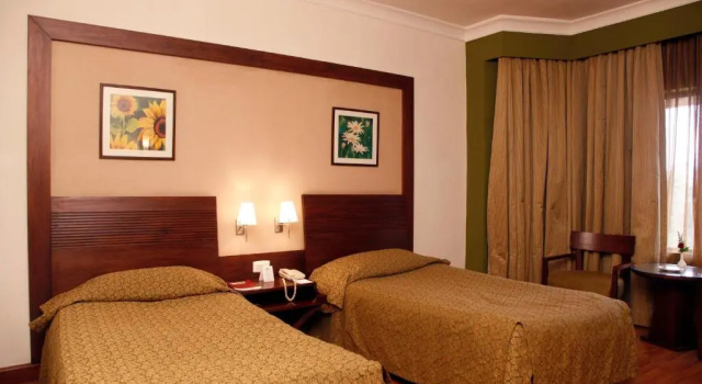 Двухместный номер Standard с видом на бассейн The Retreat Hotel & Convention Centre