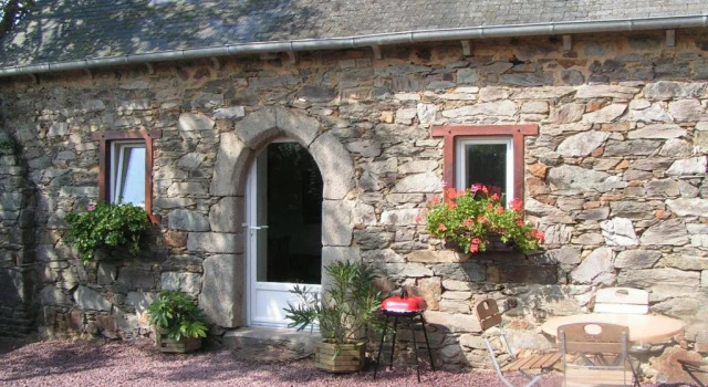Коттедж c 1 комнатой Gîte Losten Ar Goguès