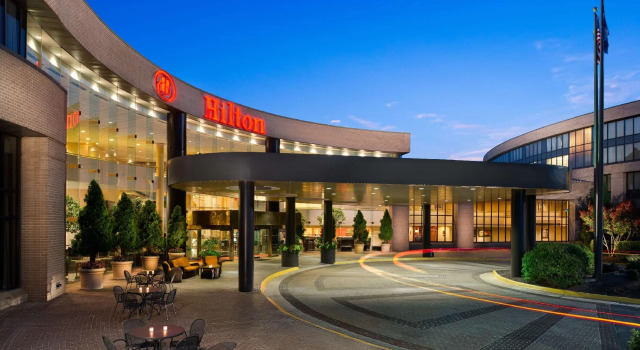 Отель DoubleTree by Hilton Washington Dulles Airport, Забронировать Отель Херндон 