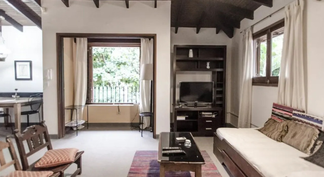 Classique appartement Bright Studio surrounded by trees