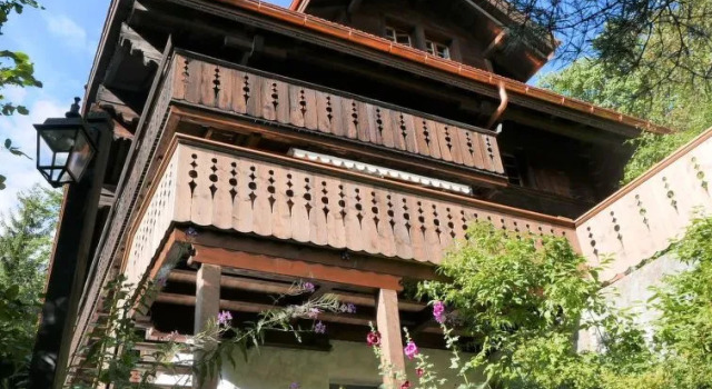 Tree-Tops, Chalet