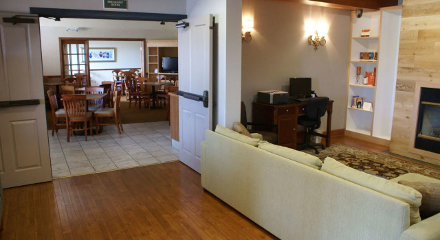 Country Inn & Suites by Radisson, Lansing, MI