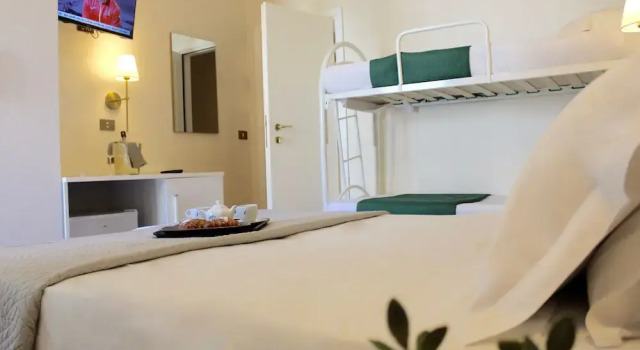 Трёхместный номер Standard Roi Hotel