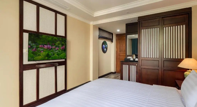 Полулюкс The Lotus Aman Hotel