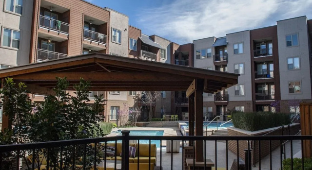 South Congress Apts wPool by WanderJaunt, Забронировать Апартаменты/квартира Остин Greater Austin, рядом с Саут-Конгресс Авеню