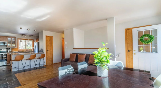 345 Rainbow Ct, Забронировать Вилла Отели Диллон с парковкой, рядом с D'Vine Wine, Парковка