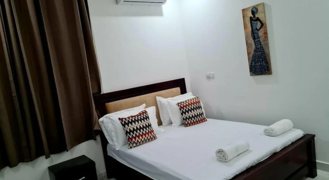 Gorgeous, Quiet & Comfy-close to Highway-parking