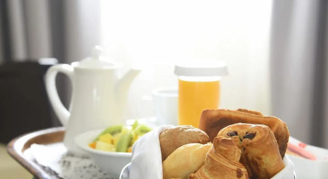 Двухместный номер Standard с балконом Ramada by Wyndham Downtown Beirut