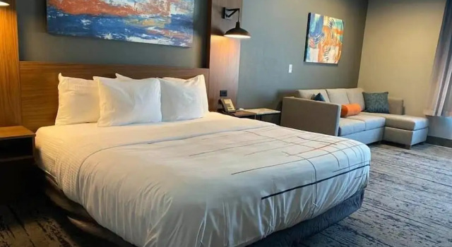 Двухместный номер Comfort La Quinta Inn & Suites Limon by Wyndham