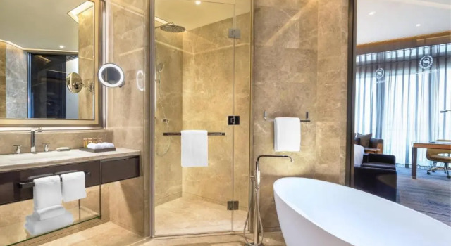 Двухместный номер Deluxe с балконом и с видом на океан Sheraton Zhuhai Hotel