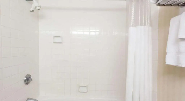 Номер Standard с красивым видом из окна Ramada by Wyndham Fredericton