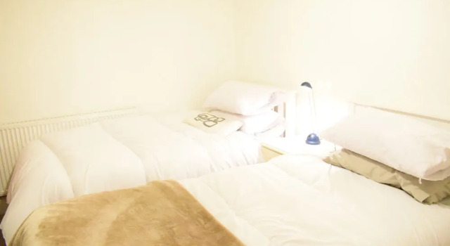 Spacious 3 Bedroom Apartment in South West London, Varaa Huoneisto Asunnot kohteessa Merseyside, Huoneisto