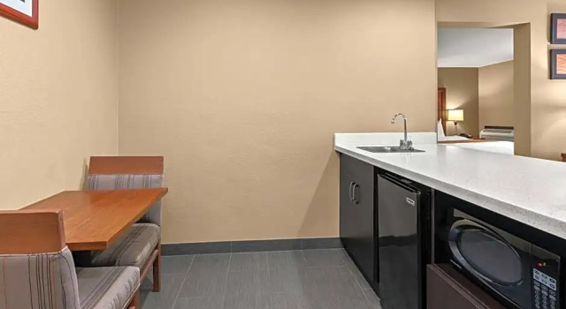 Люкс Superior Comfort Inn & Suites Beaverton - Portland West