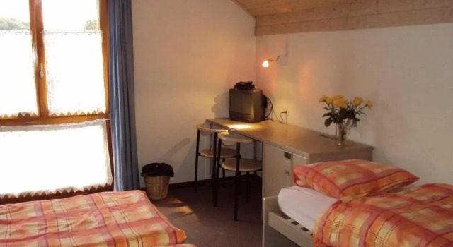 Auberge Restaurant Couronne, Book Hostel Beurnevésin Jura