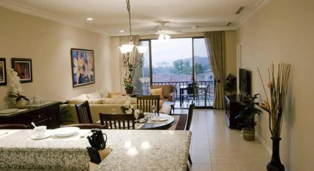 Classy, Artsy Ocean-View Unit Near Pool in Coco Sleeps 6
