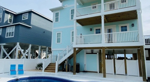 Коттедж с 5 комнатами с балконом 1030 Ocean 5 Bedroom Home by RedAwning