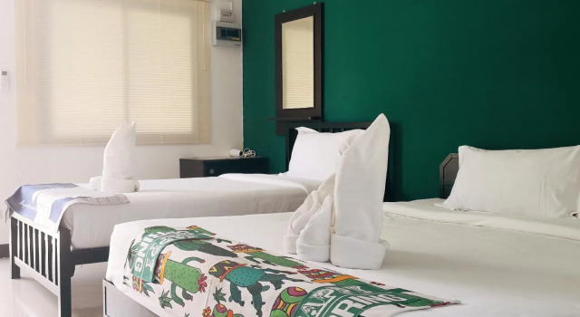 RQ Phuket Patong Beach by Collection O, Забронировать Отель Отели Патонг-Бич с парковкой, рядом с Улица Бангла-роуд, Парковка