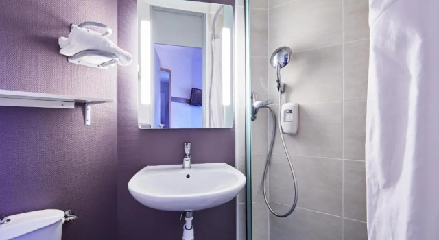 Четырёхместный номер Standard B&B HOTEL Le Havre Harfleur 2