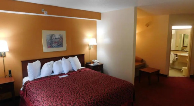 Люкс Days Inn & Suites by Wyndham Cedar Rapids