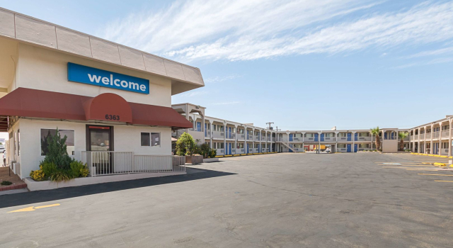 Motel 6 El Paso-Airport-Fort Bliss, Rezerwuj Motel Hotele w El Paso z parkingiem, Parking