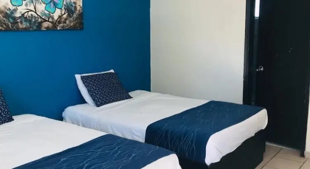 Четырёхместный номер Standard с балконом Hotel Chapala