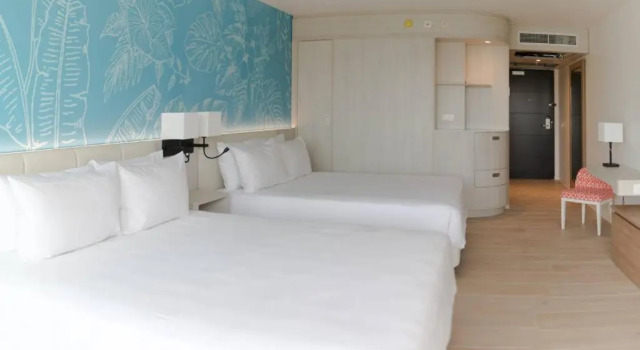 Двухместный номер с частичным видом на океан Curaçao Marriott Beach Resort