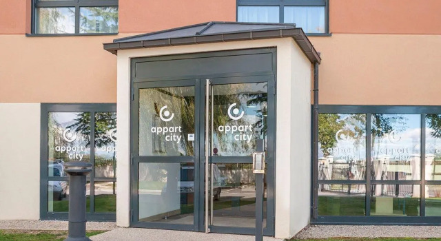 Кровать в общем номере Zenitude Hôtel-Résidences Magny-les-Hameaux