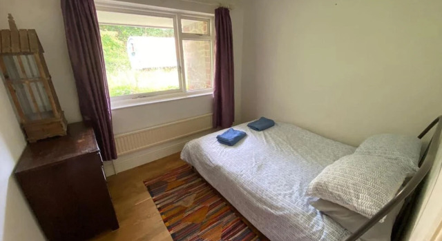 Family Home With Large Garden and Pool Near Totnes, Book Hotel Hoteller i Totnes med parkering, Parkering