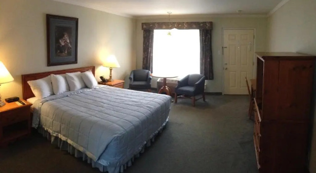 Номер Luxury Fontana Village Inn
