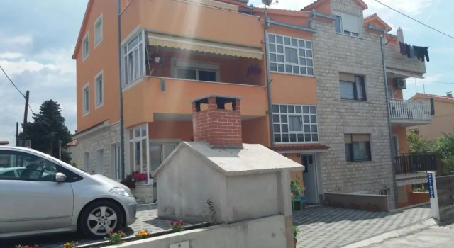 Апартаменты с 3 комнатами Apartment Radalj