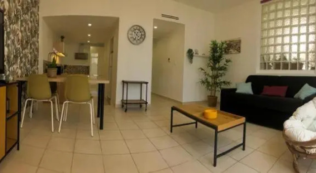 Residence Provence Plage, Забронировать Апартаменты/квартира Отели Ла-Сьота с парковкой, рядом с Plage Cyrnos, Парковка
