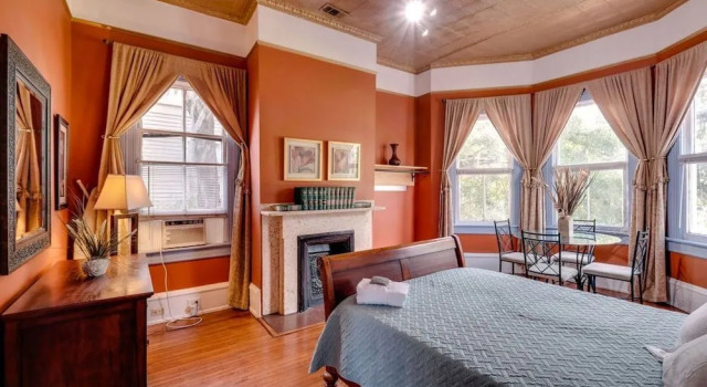 Forsyth Park 2 Bedroom Beauty
