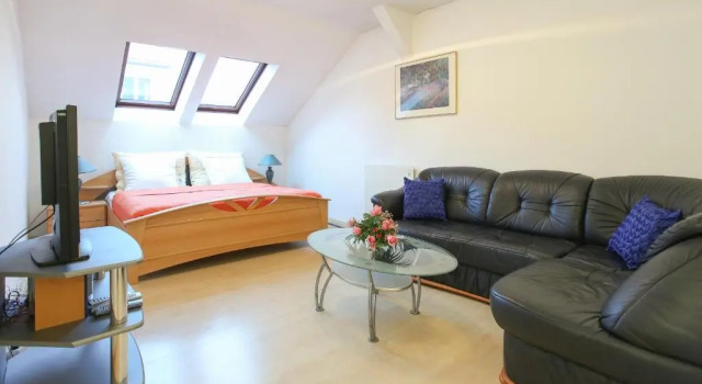 Апартаменты Lovely Apartment I Close to Main Station I 10 Minutes to Belvedere