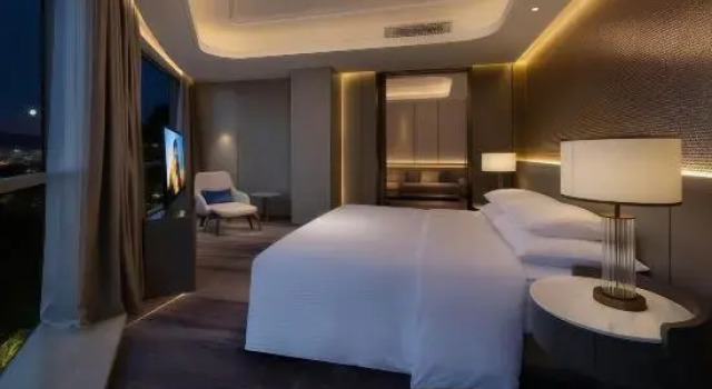 Люкс Deluxe Ramada Plaza by Wyndham Anshun