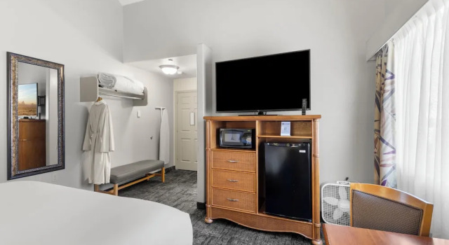 Четырёхместный номер Standard Surf and Sand Lodge