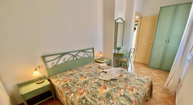 5 apartments (4 -7 beds) with private swimming pool near the beach of Naregno. Three Rooms apt. for-SERAMATTINO C, Book Apartment Capoliveri Elba