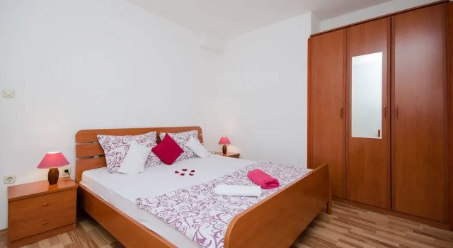 Apartments Krunoslav, Varaa Huoneisto Hotellit Kvarner Islands uima-altaalla, Uima-allas