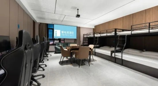Кровать в общем номере с видом на город i Electronic Sports Hotel (Zhengzhou East High-Speed Rail Station)
