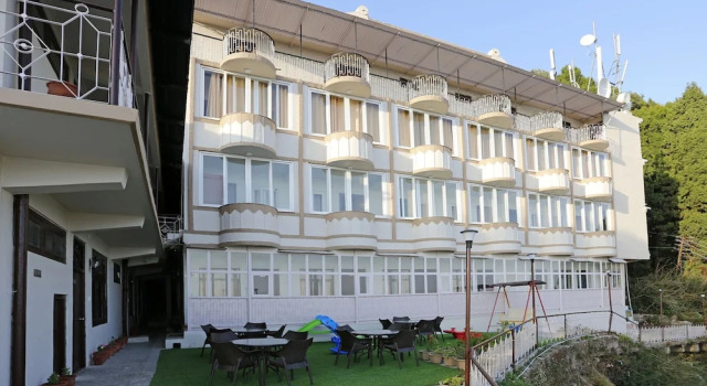 OYO 8989 Hotel Raj