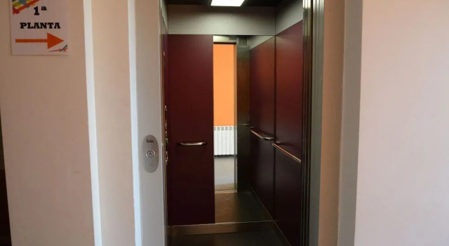 Albergue Villa De Nava de La Asunción - Hostel, Rezervovat Hostel Nava de la Asuncion 