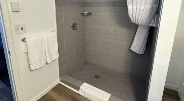 Номер Deluxe Waterway Inn