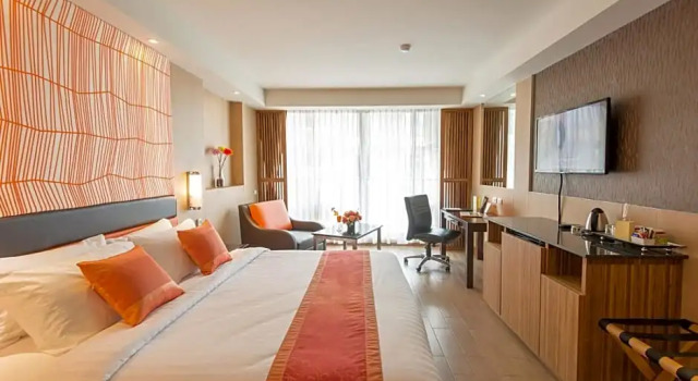 Номер Deluxe с балконом Dynasty Grande Hotel