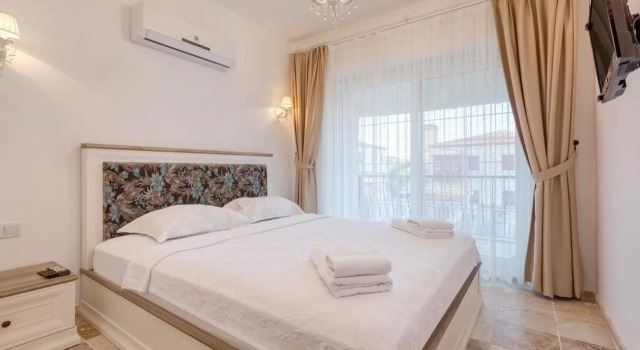 Alaroof Hotel  ( +15 )