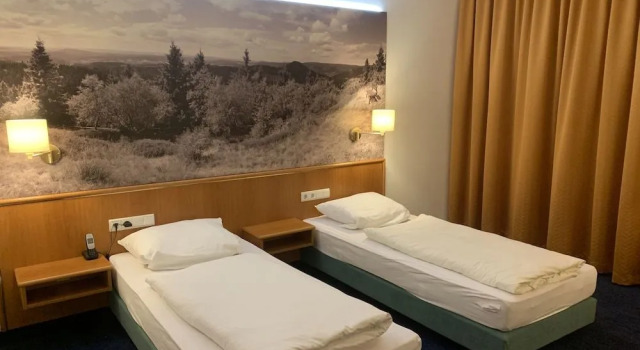 Hotel - Gasthof Hüttensteinach, Varaa Hotelli Steinach Thüringen
