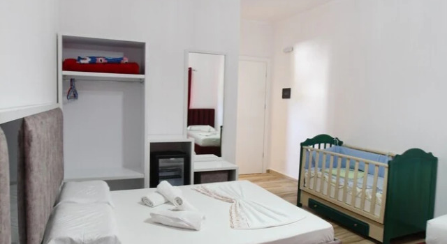 Hotel Take, Book Hotel Hoteller i Borsh med parkering, Parkering